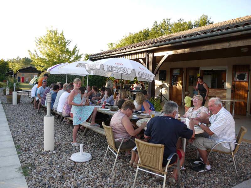 camping fontaine du roc Affittacamere Devillac Esterno foto