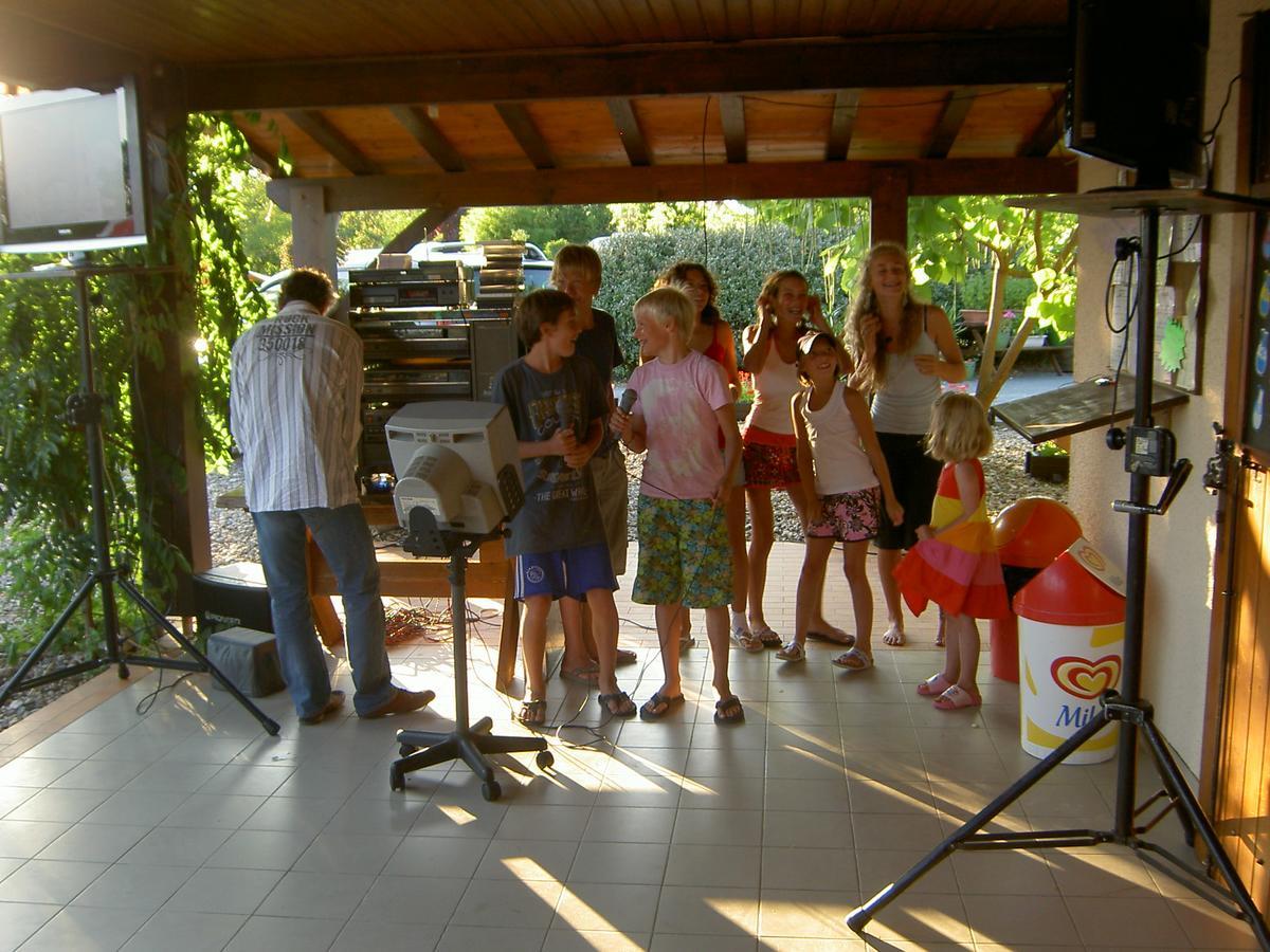 camping fontaine du roc Affittacamere Devillac Esterno foto