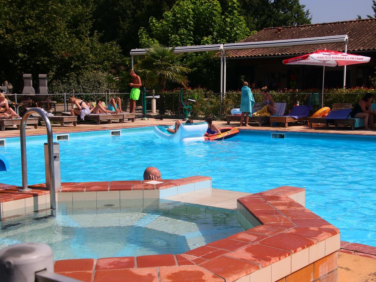 camping fontaine du roc Affittacamere Devillac Esterno foto